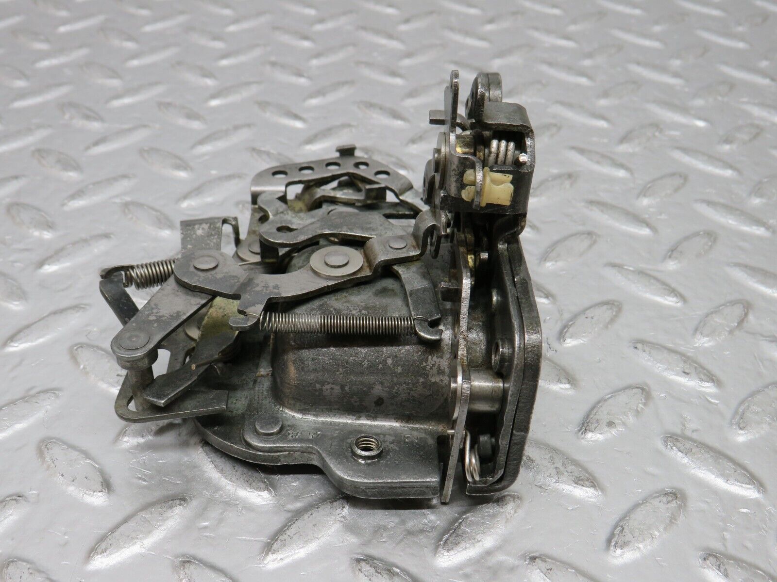 0794 Mercedes-Benz W116 350SE Door Lock Mechanism Left