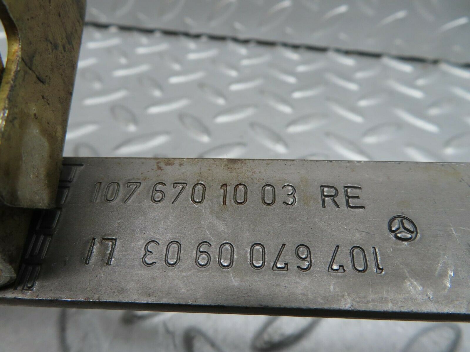 16641 Mercedes-Benz C107 380SLC Rear Left Power Window Regulator 1076700903