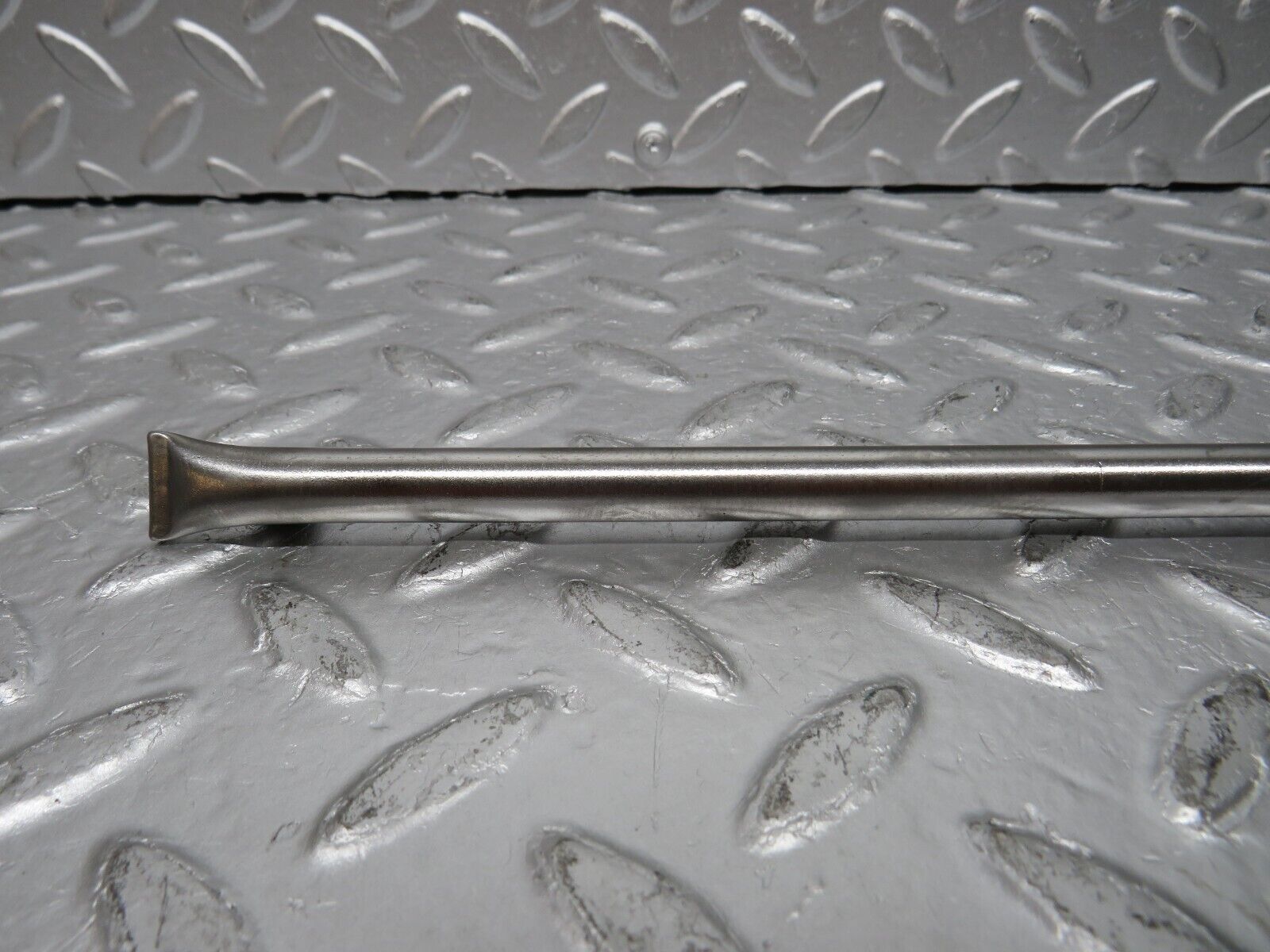 30879 Mercedes-Benz W201 190E 2.0L Camshaft Oil Tube