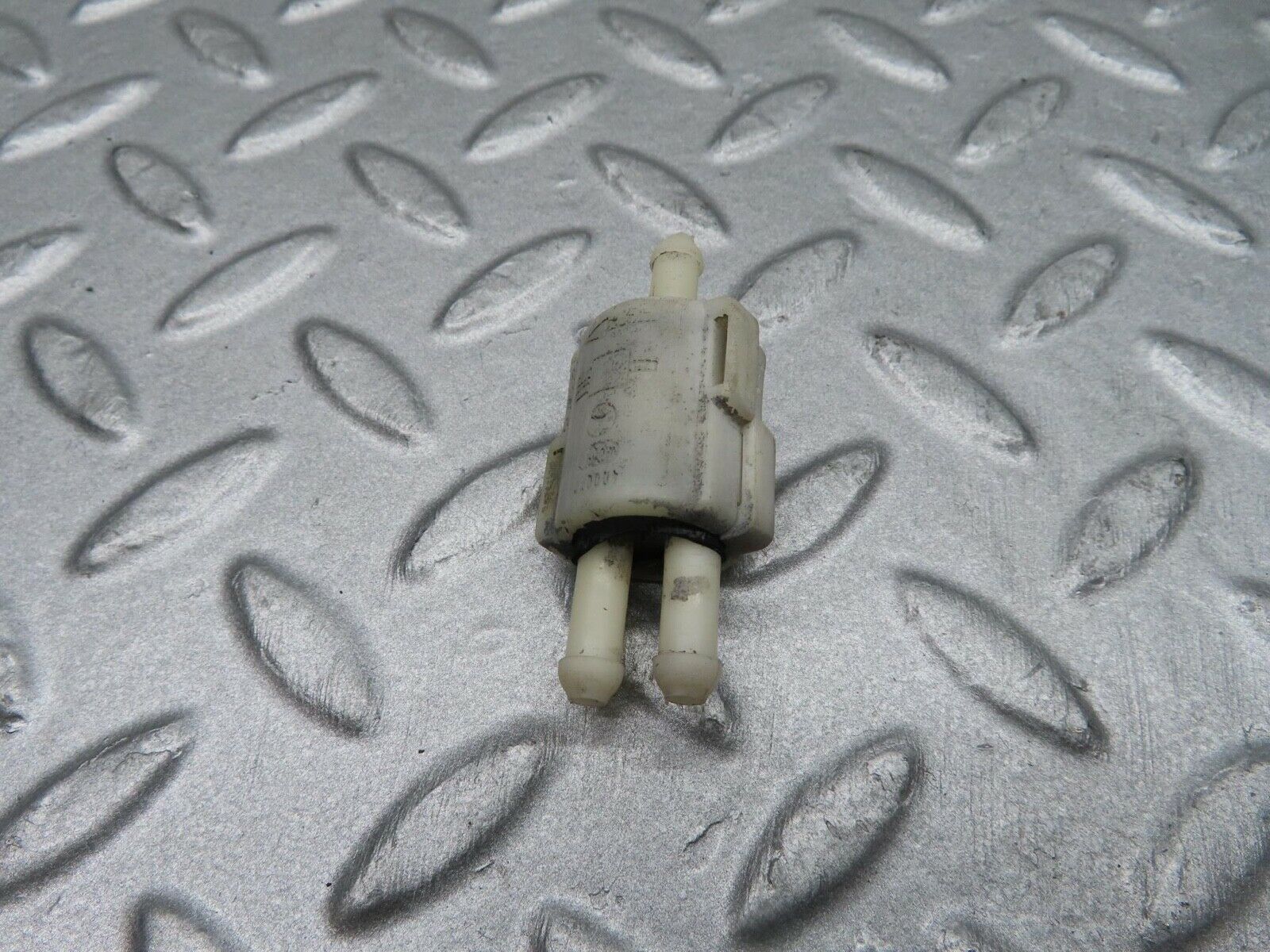 12005 Mercedes-Benz R129 300SL Coupe Windscreen Washer Fluid Distributor