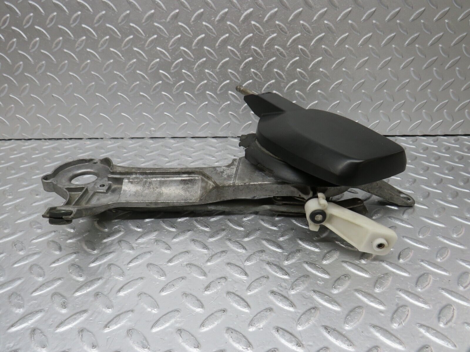 34836 Mercedes-Benz W210 320E Windscreen Wiper Mechanism Linkage 2108201642