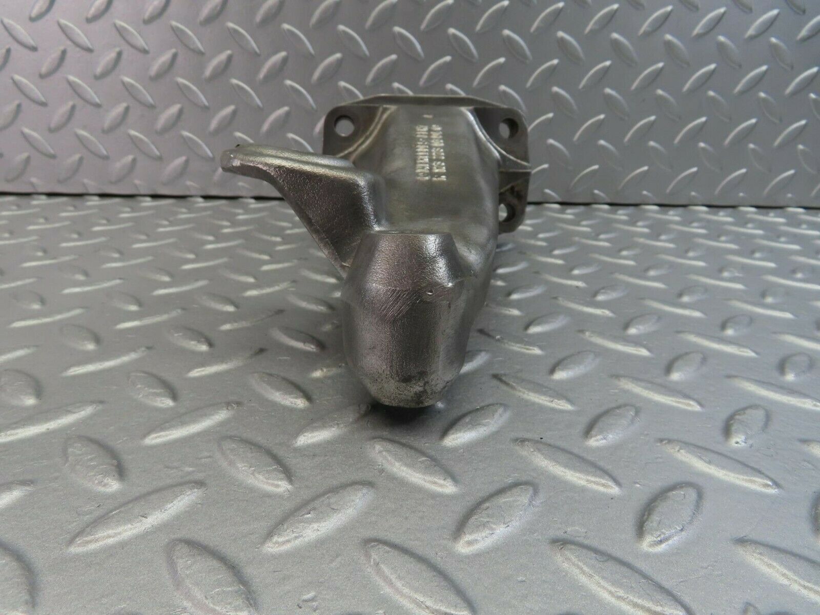 9811 Mercedes-Benz C123 280CE Coupe Engine Mount Bracket Right Side 1232230304