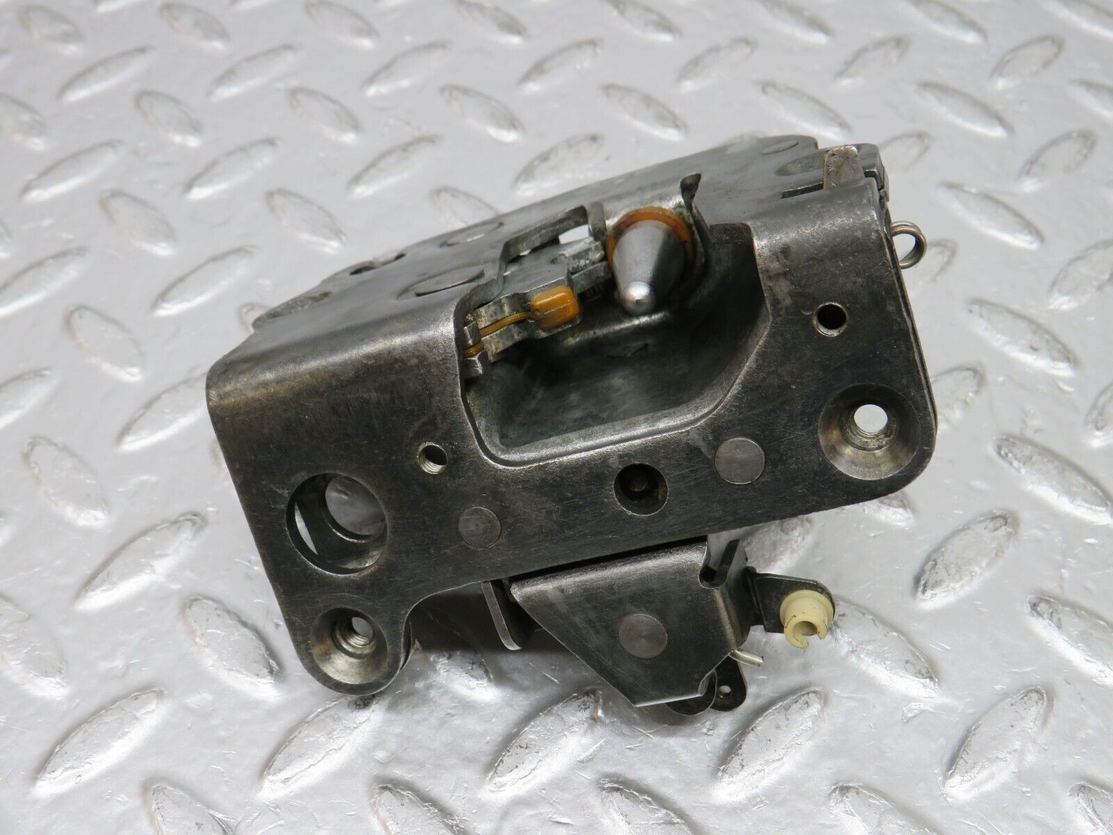 0794 Mercedes-Benz W116 350SE Door Lock Mechanism Left