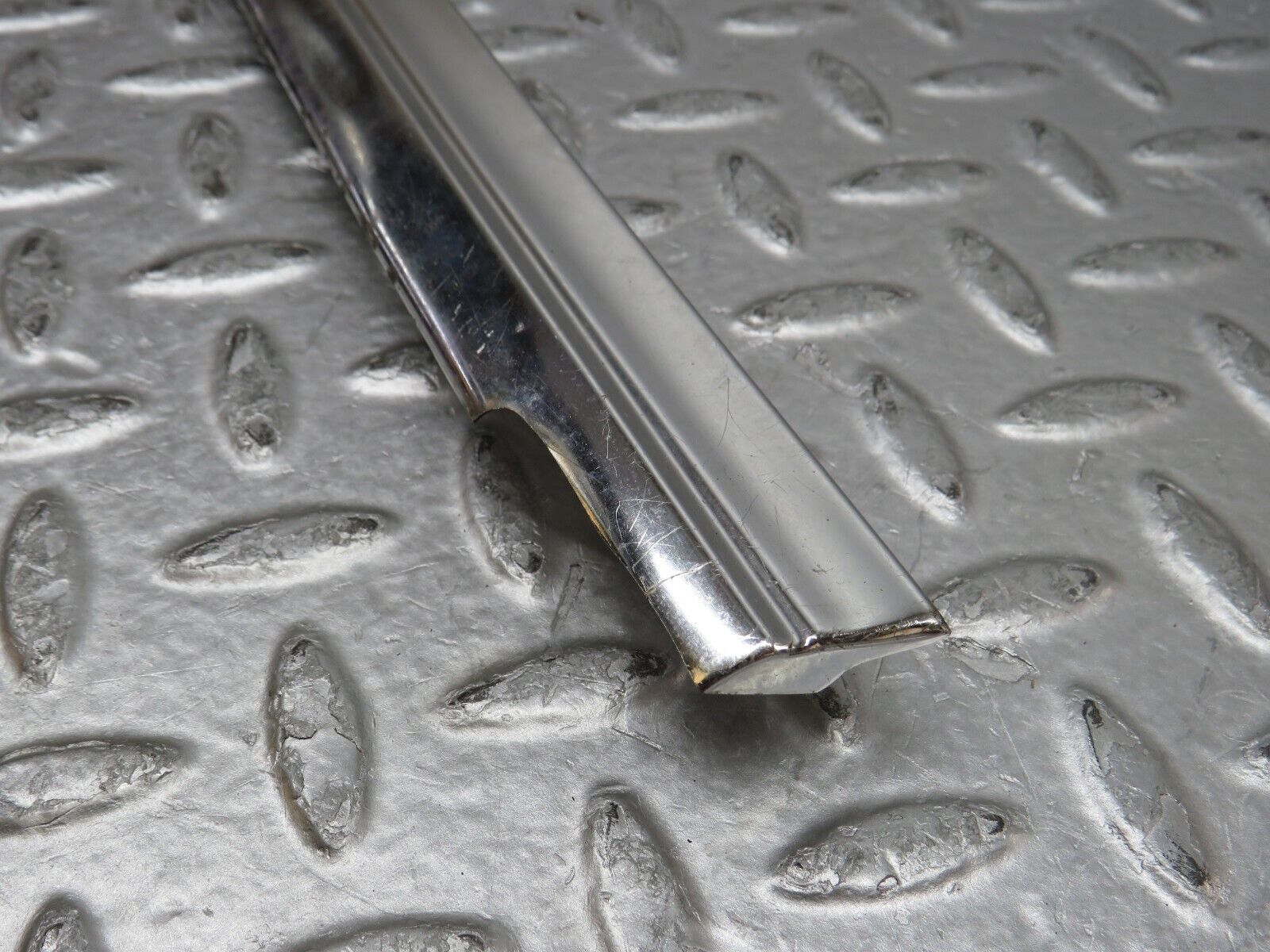 37313 Mercedes-Benz W109 300SEL Front Right Door Chrome Moulding Trim