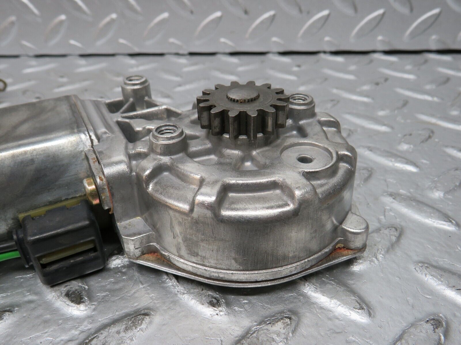 32027 Mercedes-Benz W123 230E Front Left Window Regulator Motor 0130821018