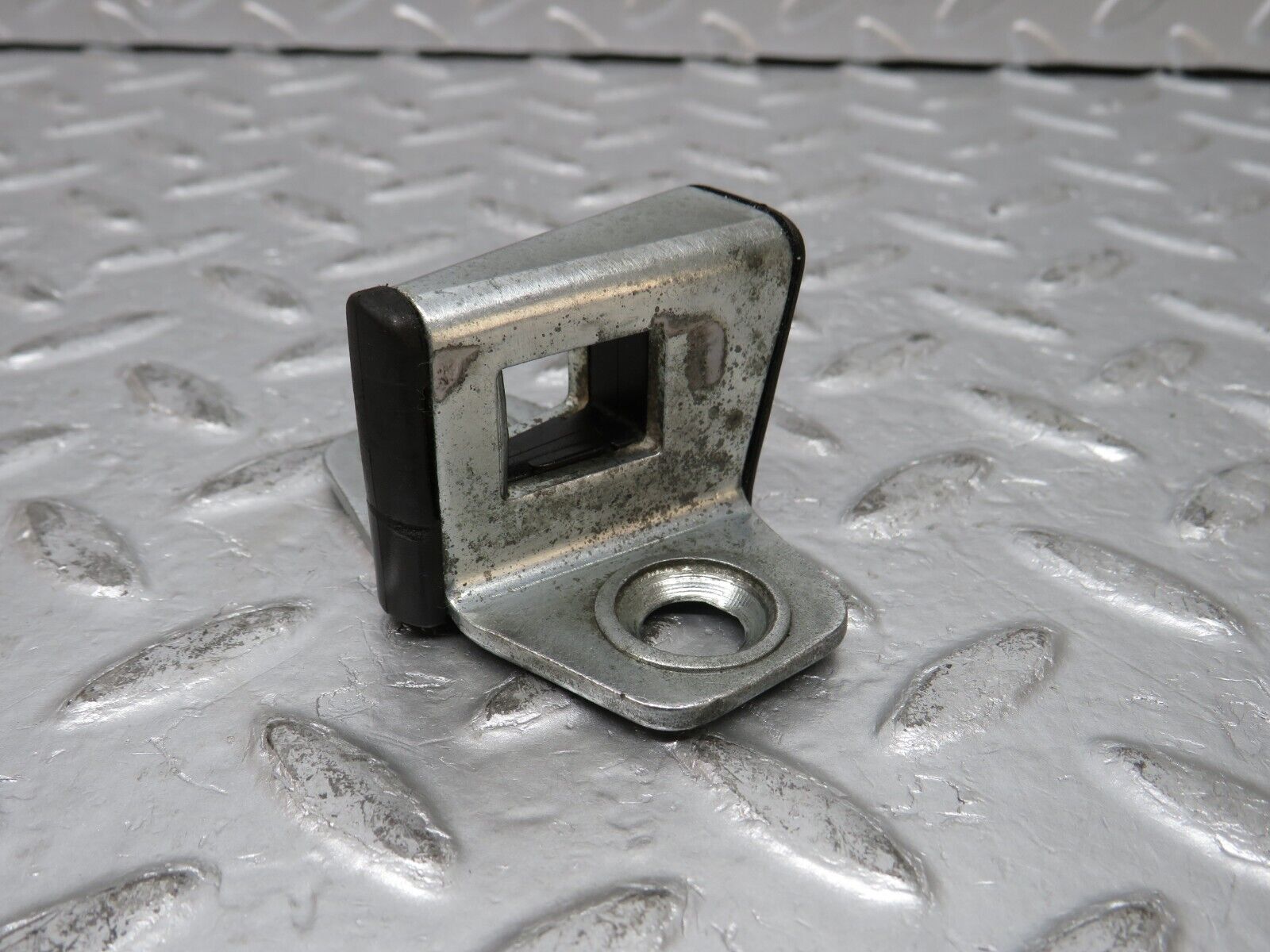 32376 Mercedes-Benz S124 300TE Wagon Door Lock Latch