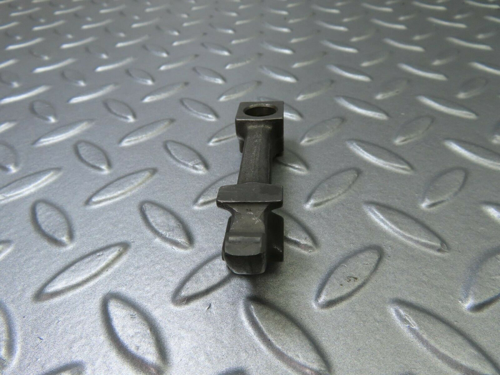 9134 Mercedes-Benz W108 Valve Rocker Arm With Retaining Spring