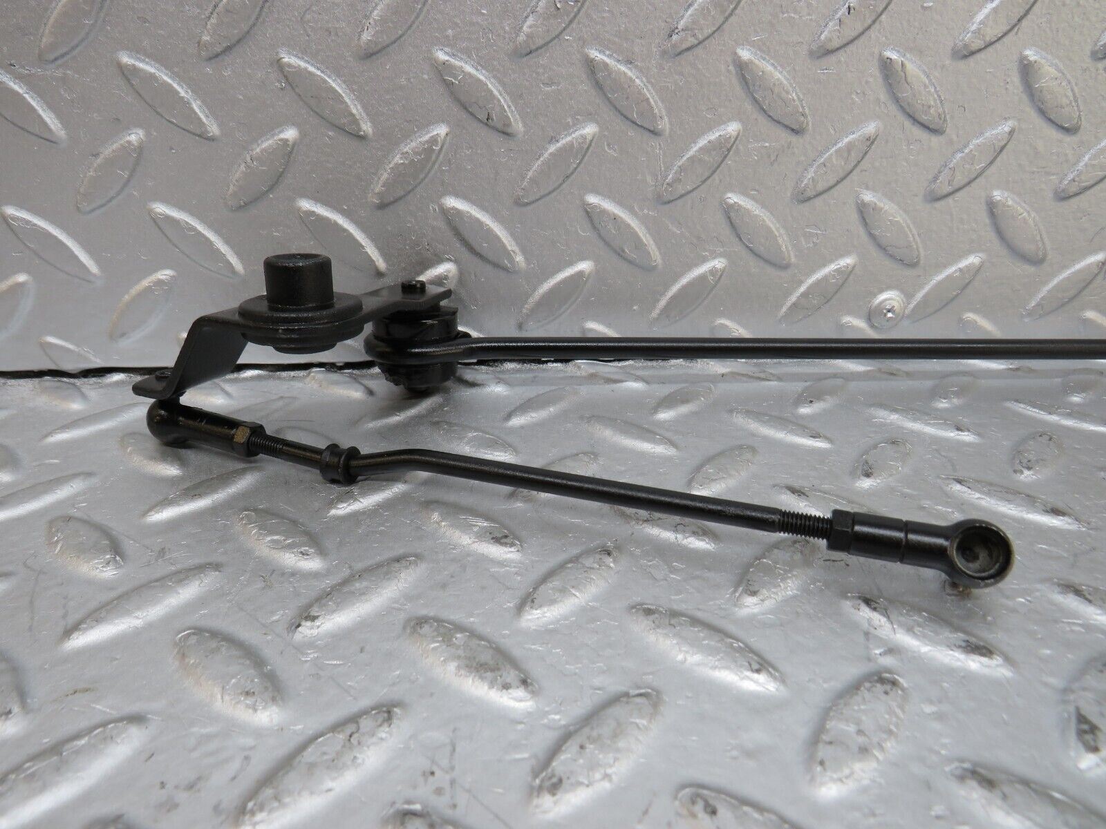 36371 Mercedes-Benz W126 420SE Throttle Linkage