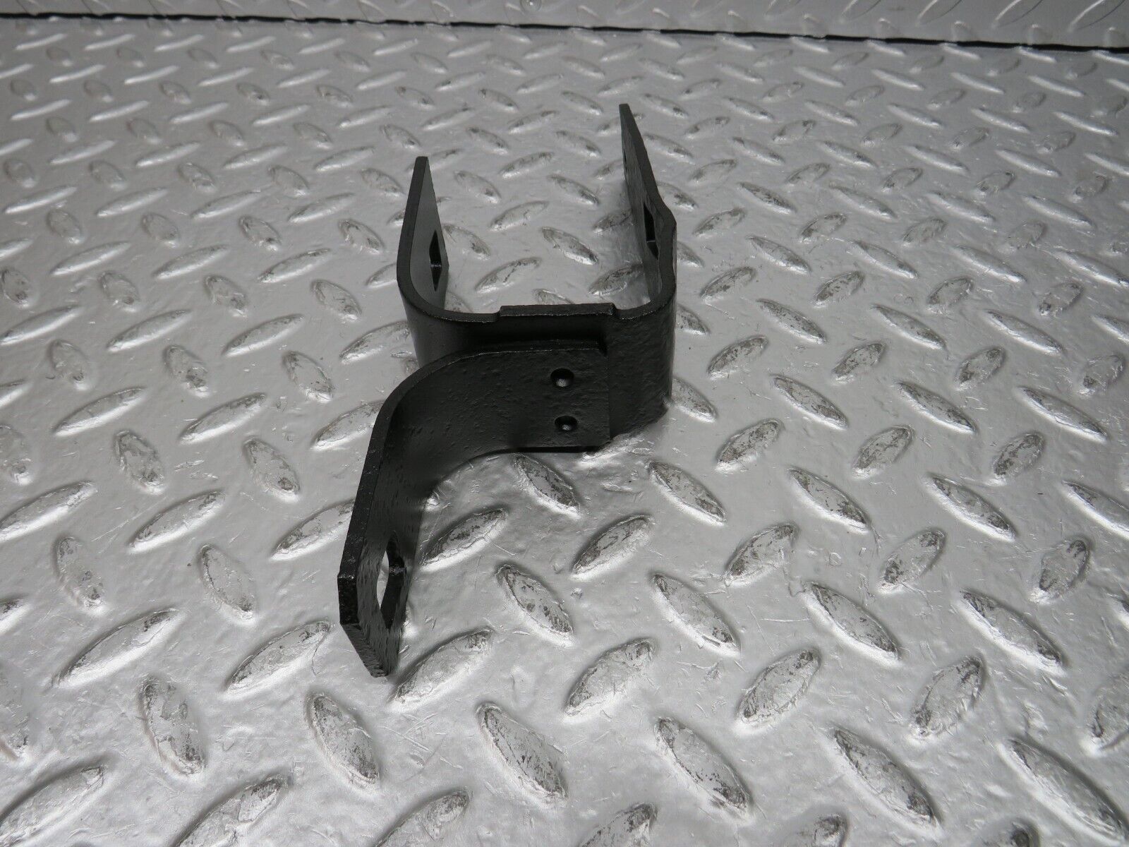 31547 Mercedes-Benz W123 200D Rear Bumper Bracket Pair