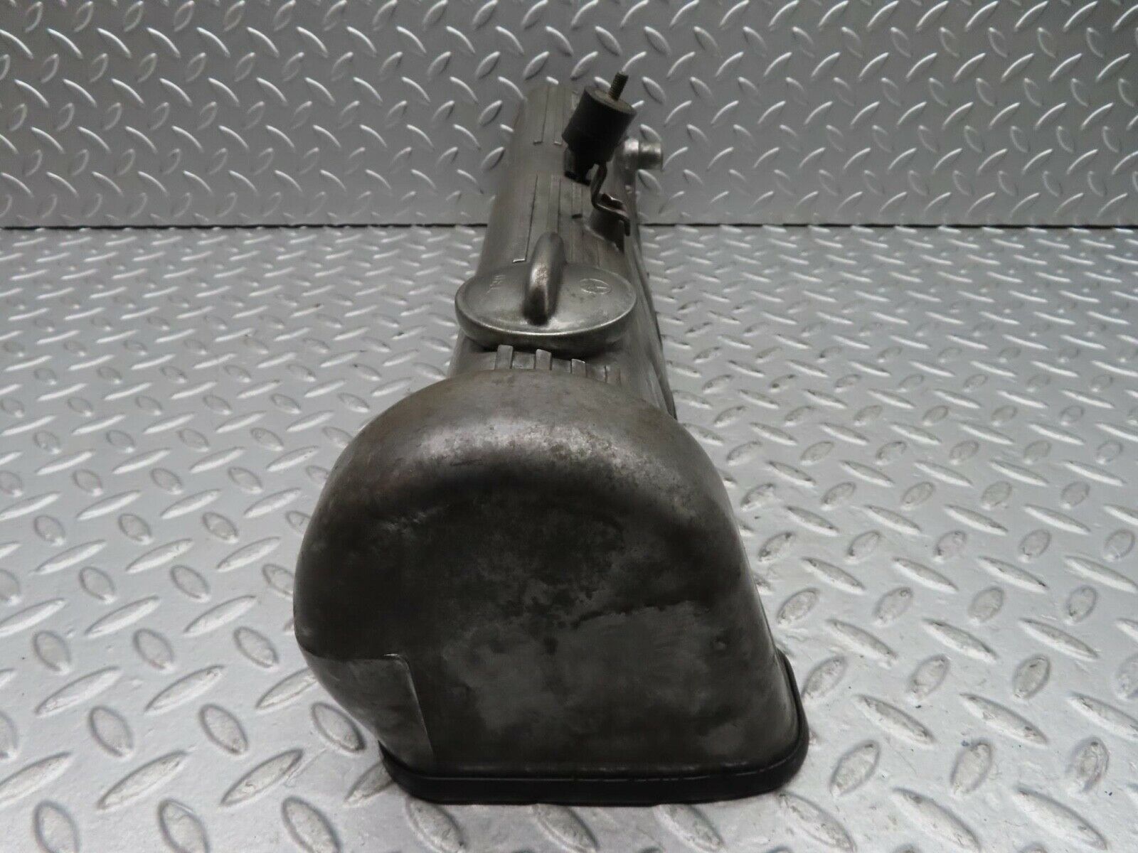 16730 Mercedes-Benz C107 380SLC Cylinder Head Valve Cover Right 1170160105