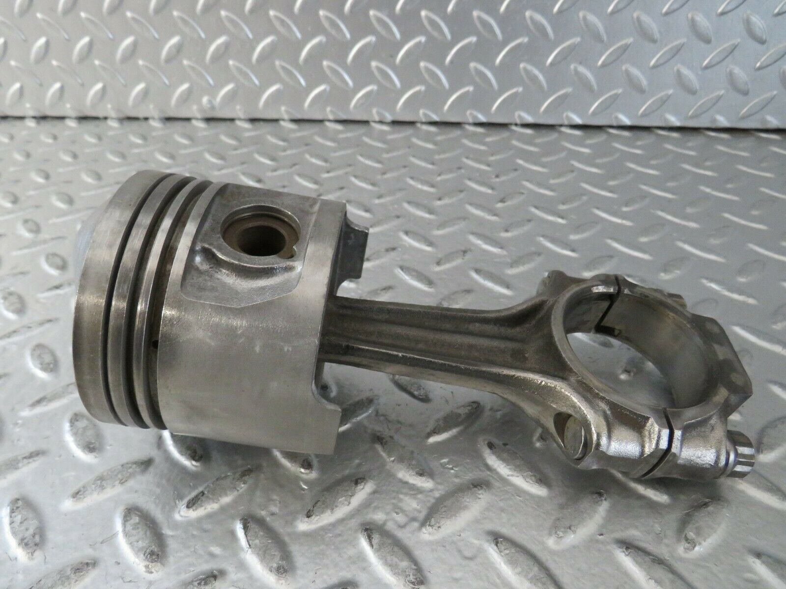 23579 Mercedes-Benz W114 280E Piston With Connecting Rod 86.00 mm