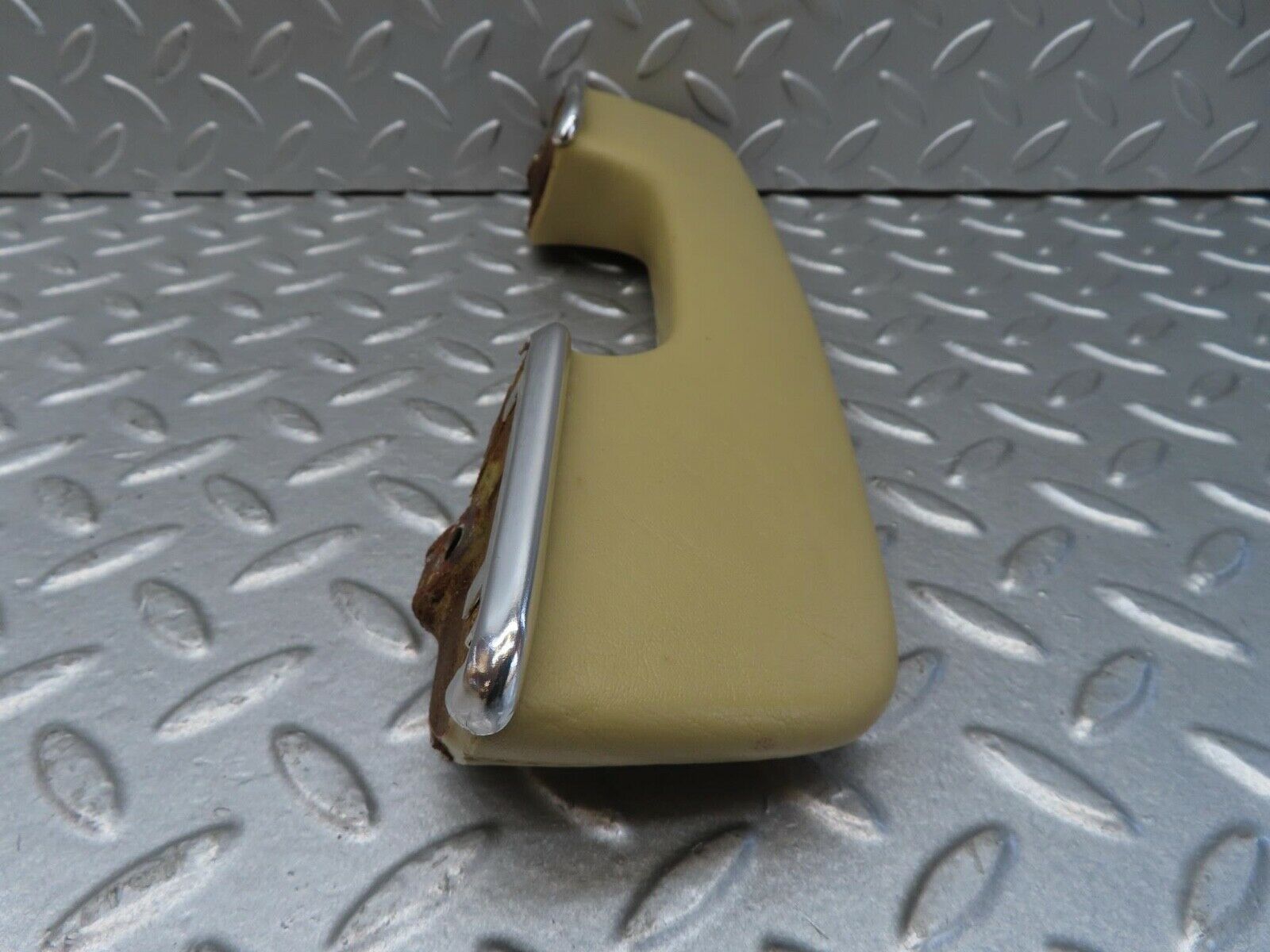 13452 Mercedes-Benz W123 200 Interior Door Handle Rear Right Cream 1239702001