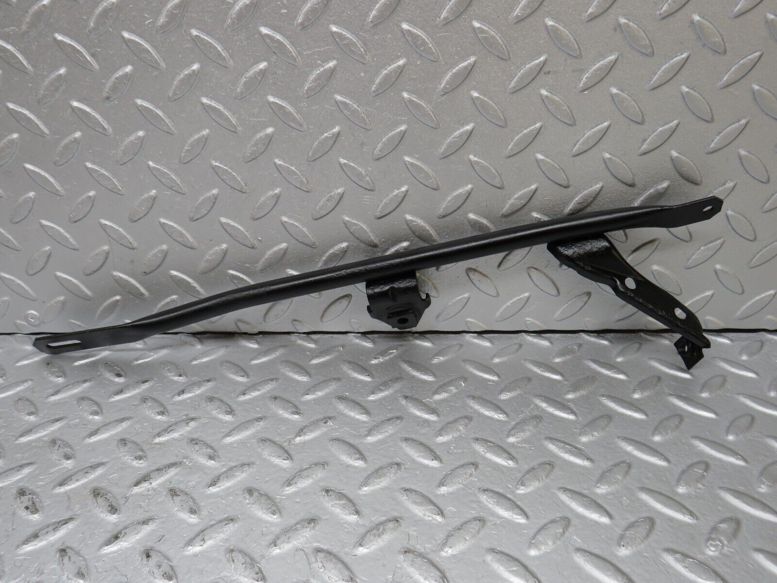 36776 Mercedes-Benz W201 190E 2.0L Horn Bracket Holder