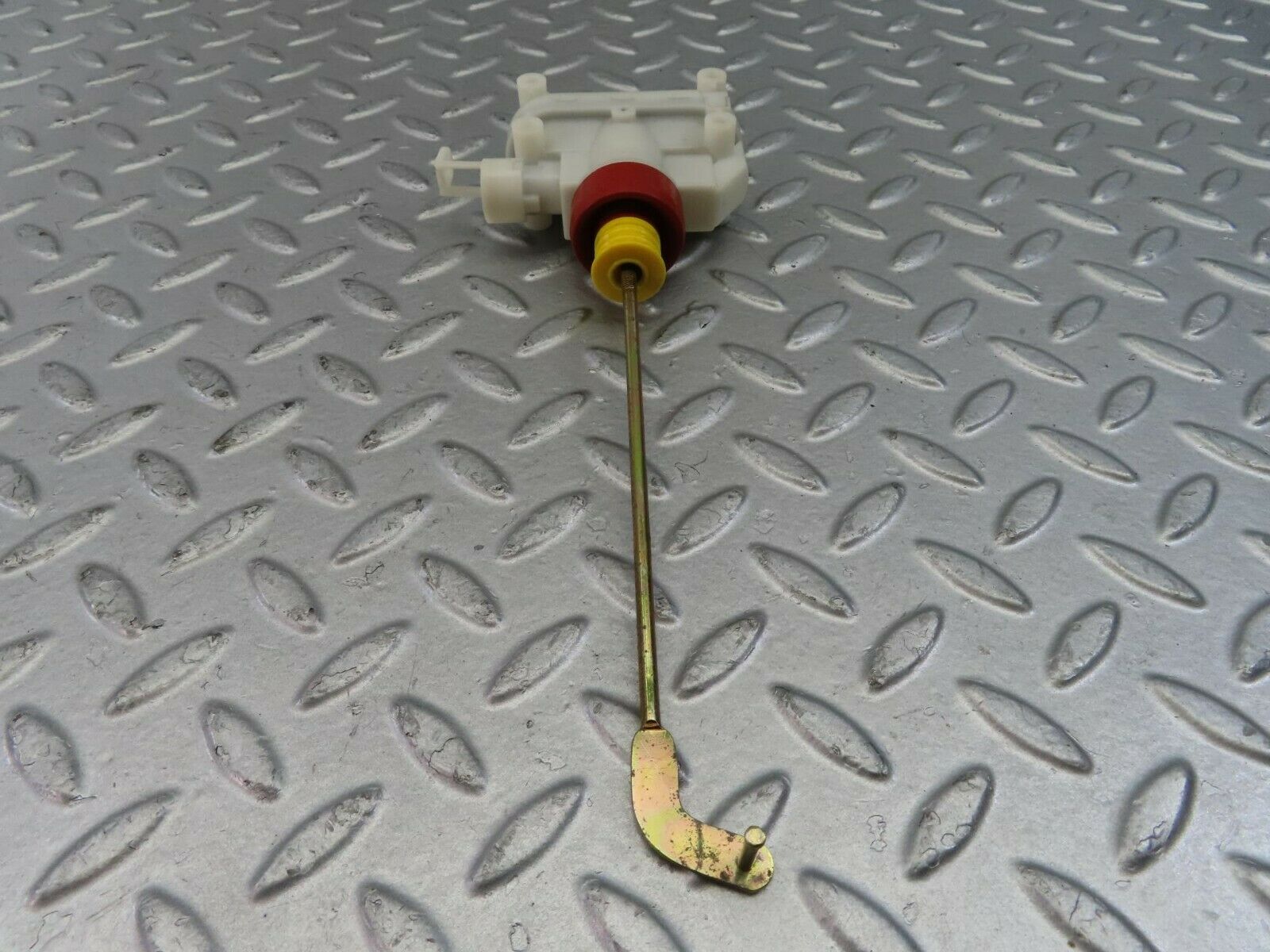 10363 Mercedes-Benz W201 190E Trunk Lock Vacuum Actuator