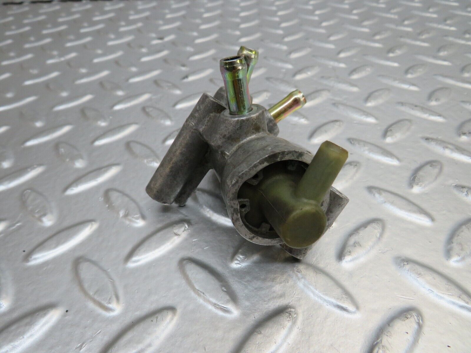 25393 Mercedes-Benz W201 190D Fuel Thermostat 6010700126