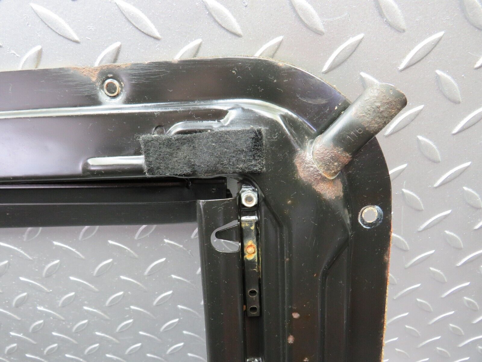 32578 Mercedes-Benz S124 300TE Wagon Power Sunroof Frame 2017800144