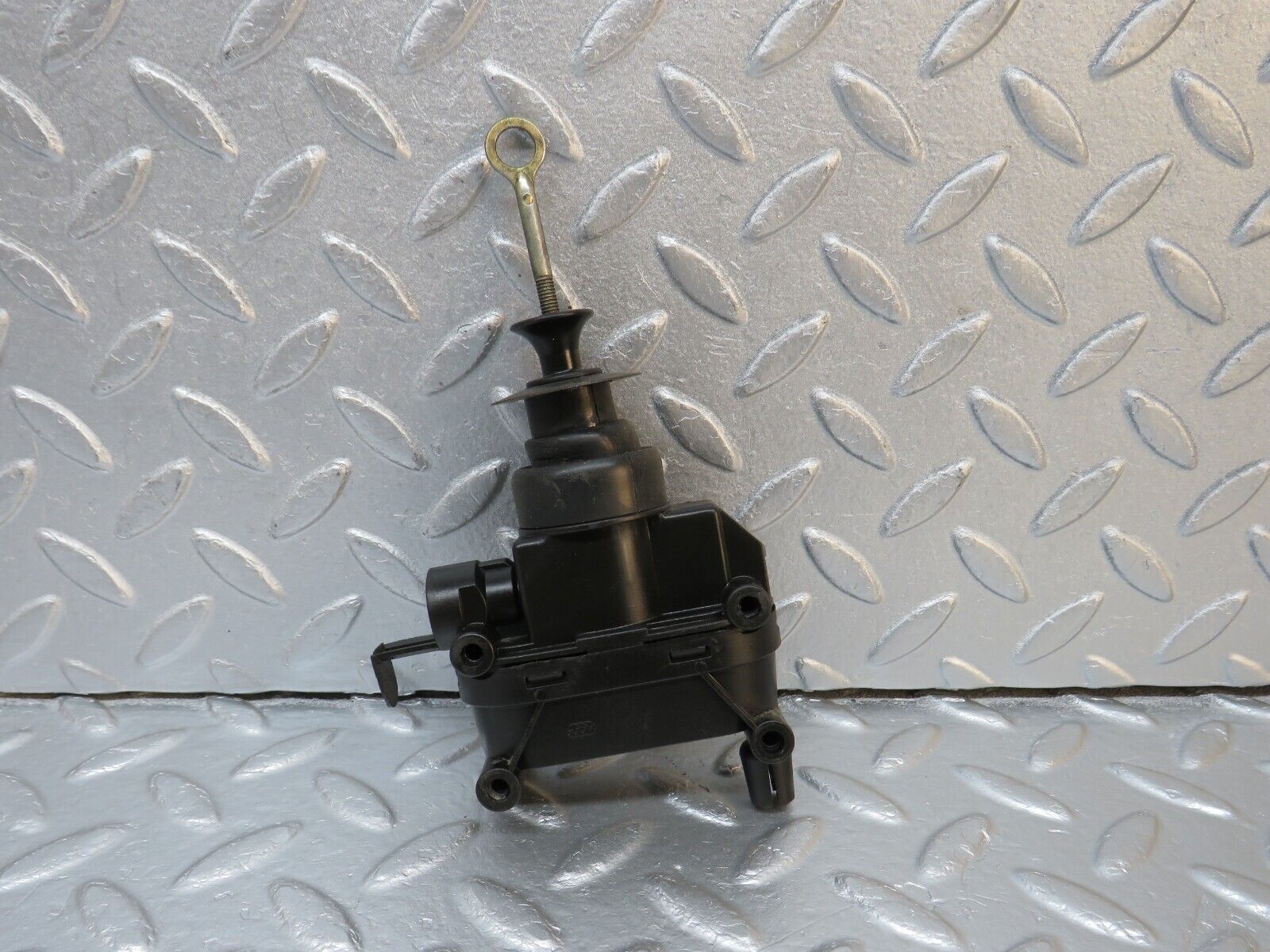 39739 Mercedes-Benz R129 320SL Coupe Door Lock Vacuum Actuator