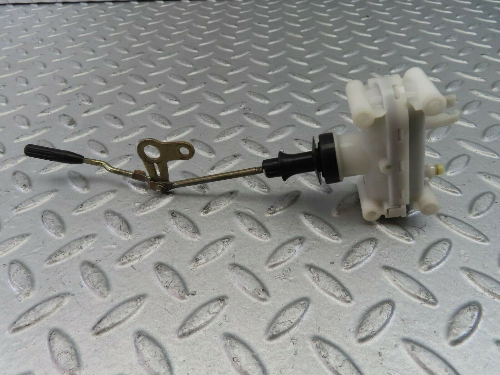 10361 Mercedes-Benz W201 190E Door Lock Vacuum Actuator Rear Right 2018050590