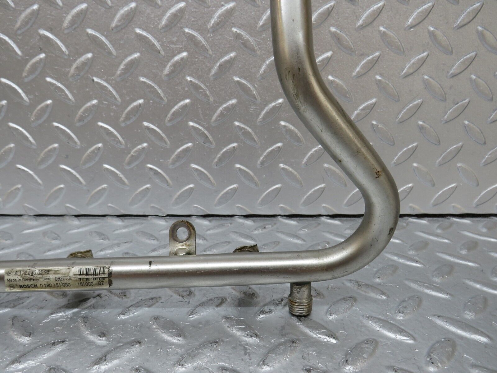 35018 Mercedes-Benz W210 320E Fuel Injector Rail 0280151080 1120700595