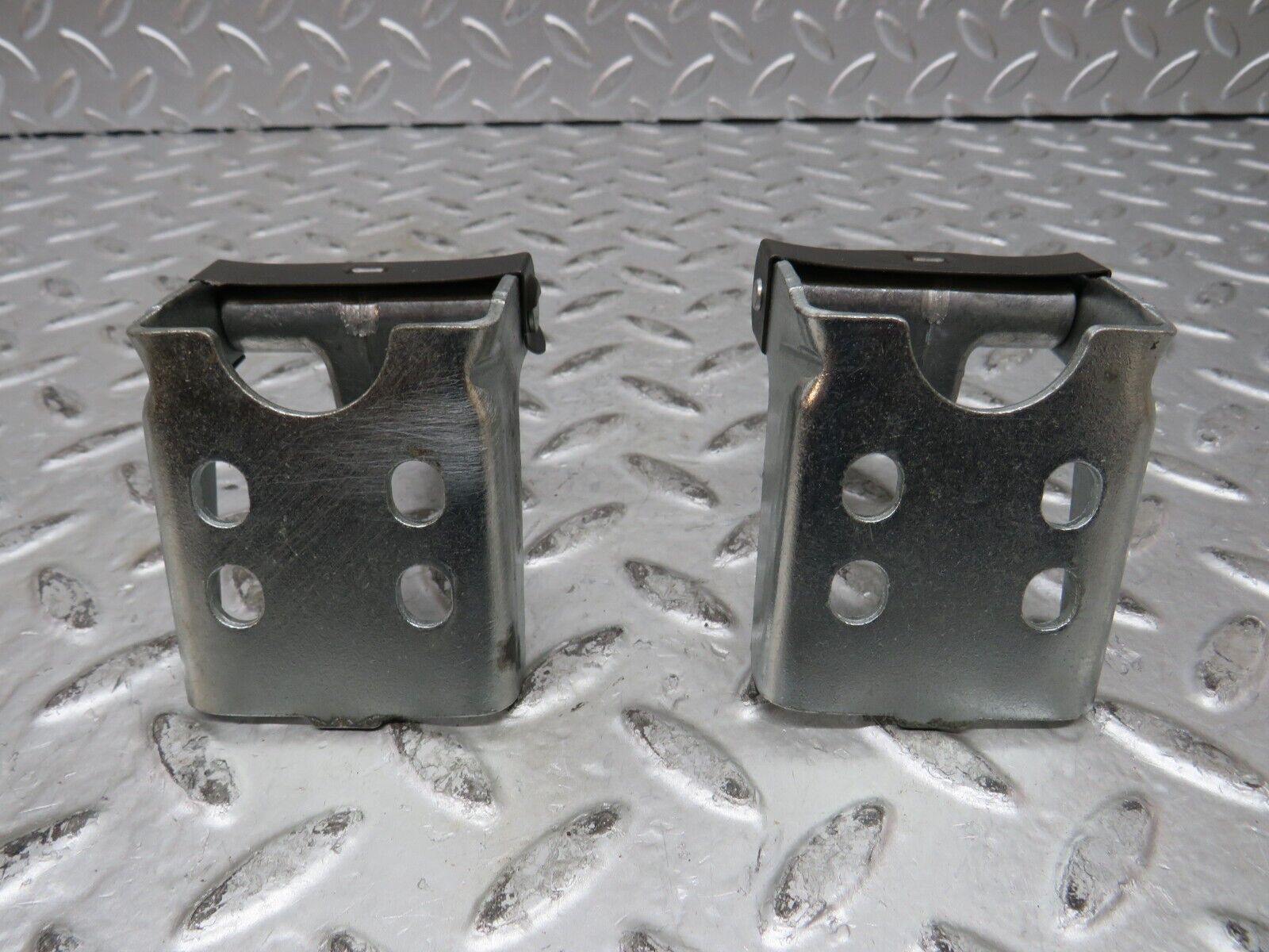 27832 Mercedes-Benz S124 300TE Wagon Rear Seat Hinge Pair With Cover 124922013