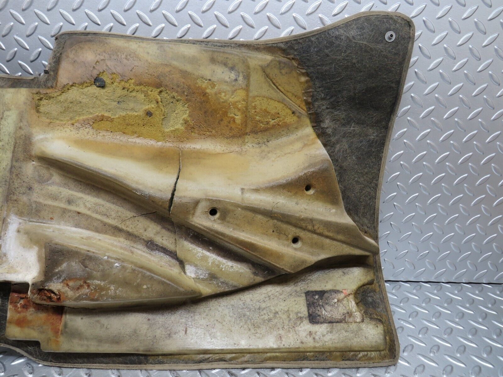 27629 Mercedes-Benz S124 300TE Wagon Front Right Driver Side Floor Mat Beige