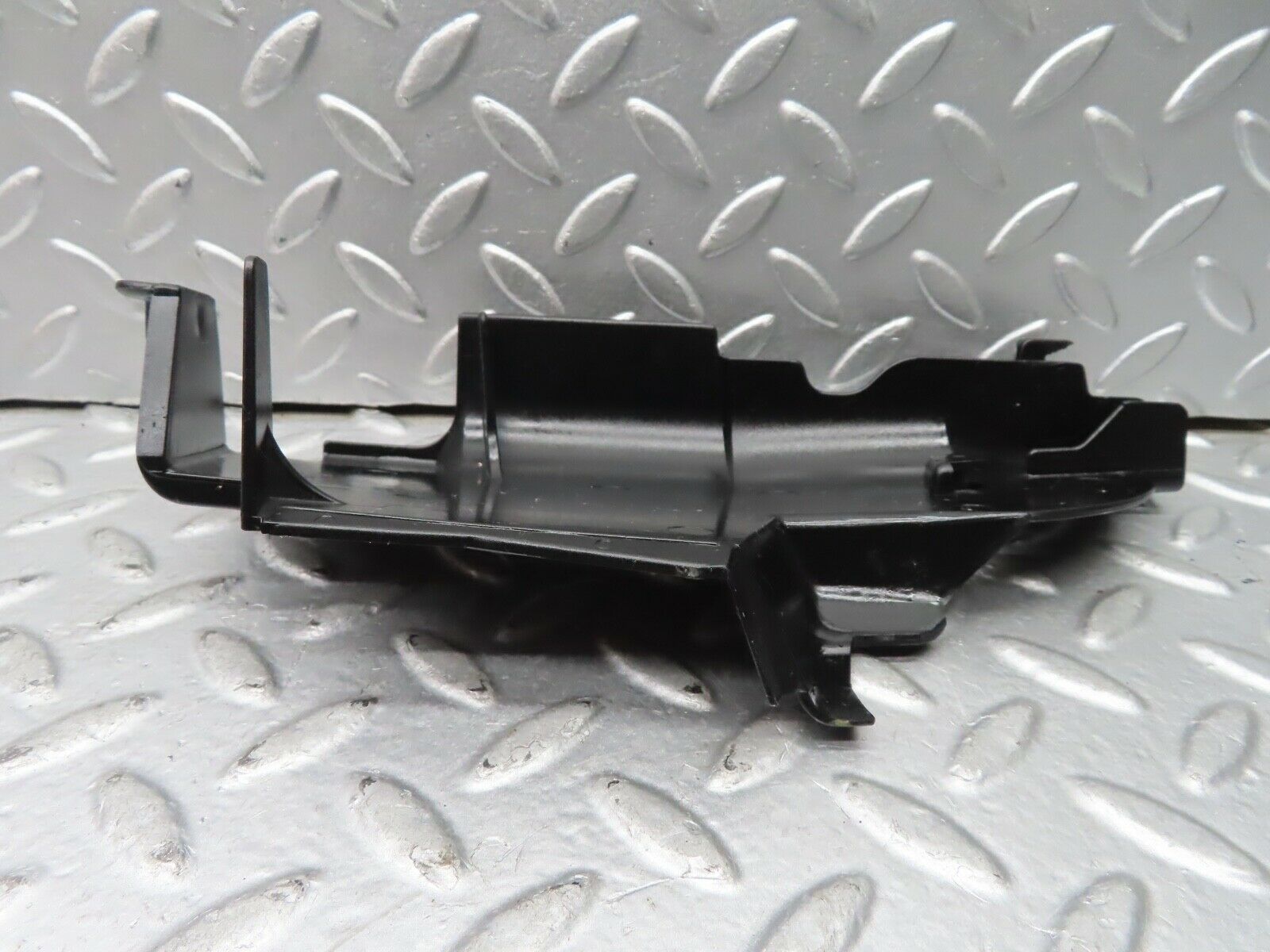 21626 Mercedes-Benz W126 300SE Front Right Door Lock Inner Cover 1267230408