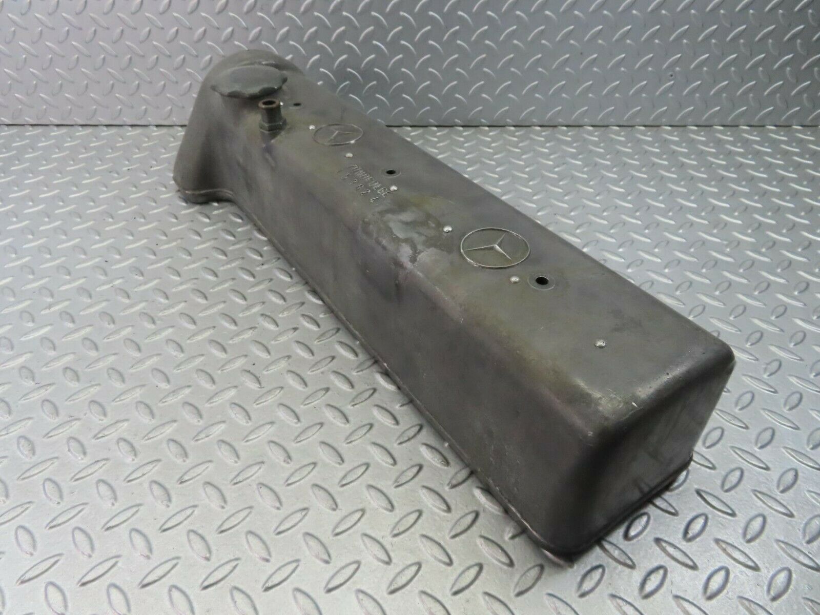 8549 Mercedes-Benz W108 Cylinder Head Valve Cover 1800161305