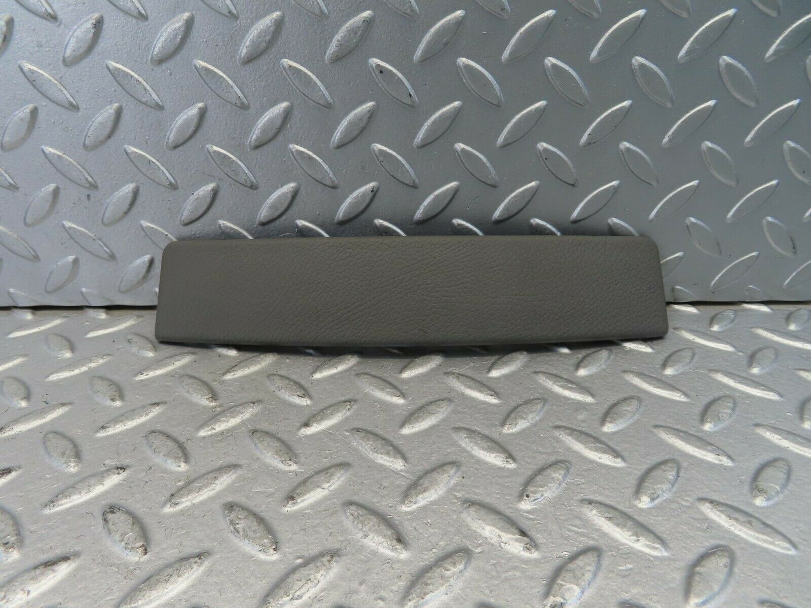 11139 Mercedes-Benz W221 S320 CD Player Lower Cover Panel 2216800578