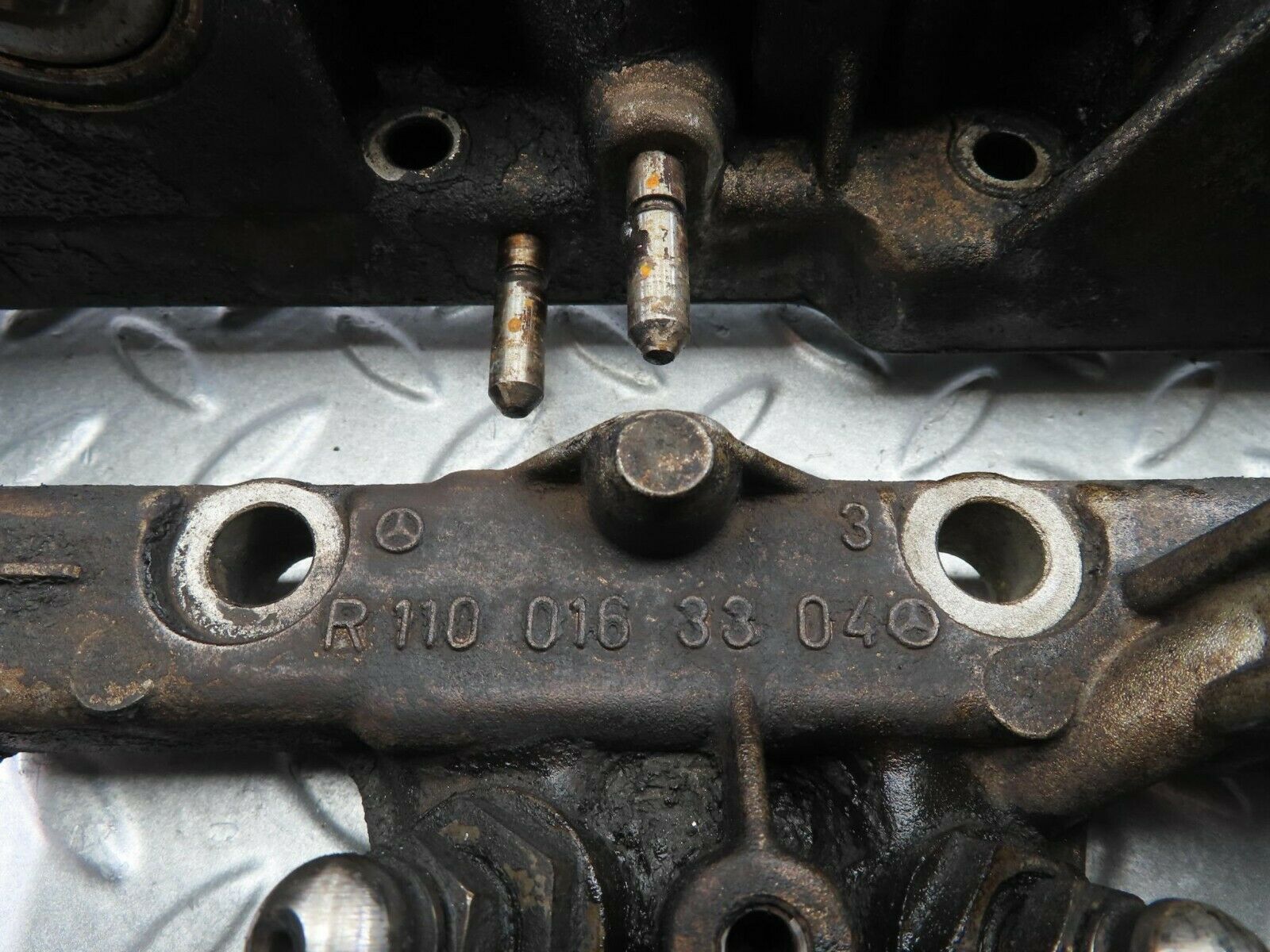 8555 Mercedes-Benz W114 Camshaft Bearing Casing 1100163304