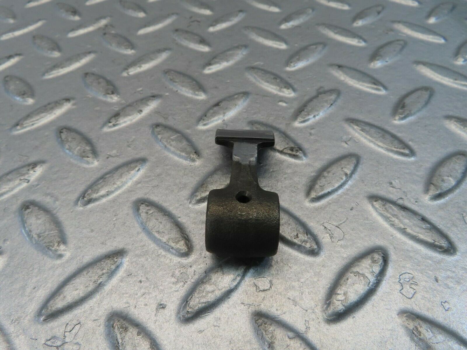 10972 Mercedes-Benz W115 220D Rocker Arm