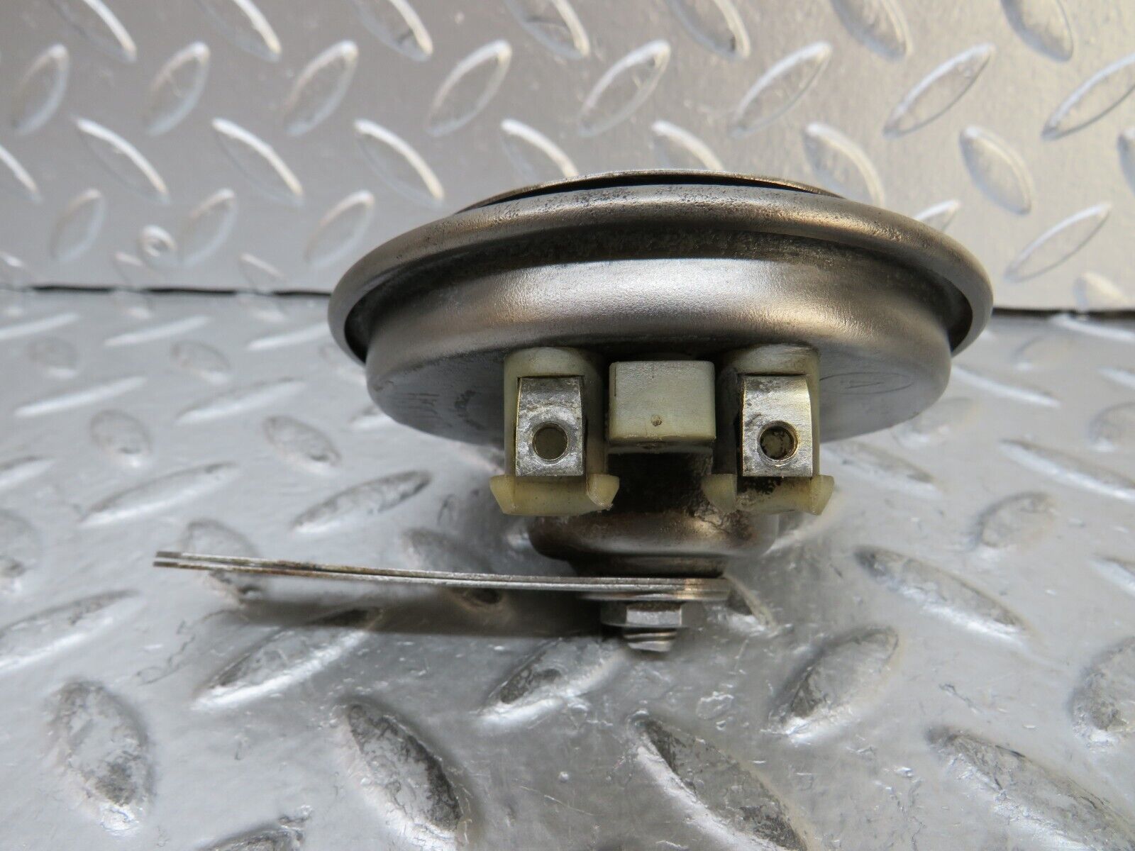 26899 Mercedes-Benz W123 240D Horn Bosch 0035423820