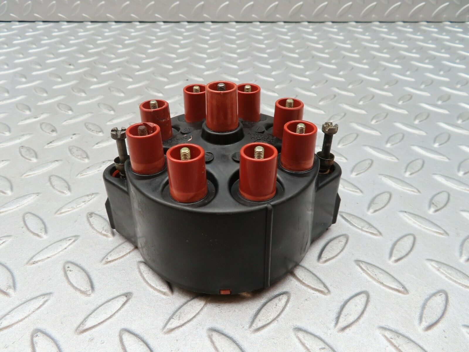 0080 Mercedes-Benz W116 350SE Distributor Cap