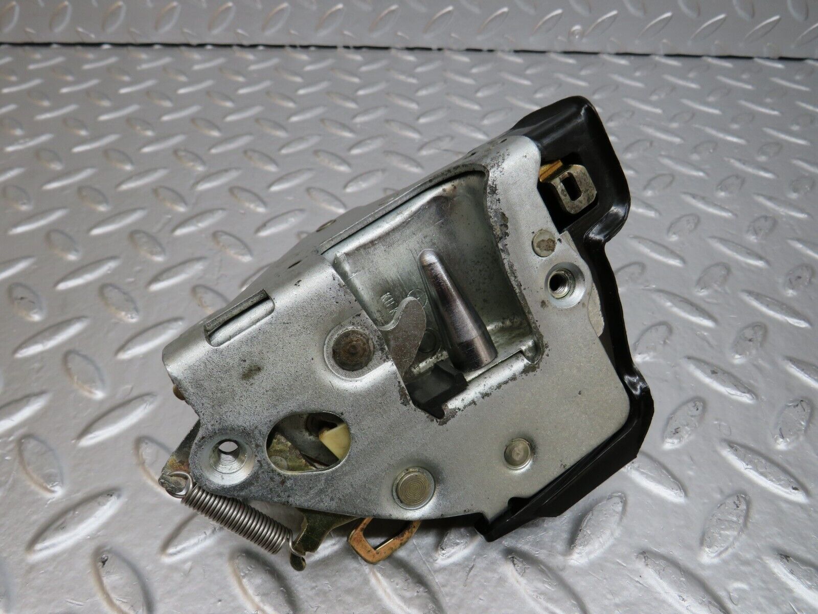 25459 Mercedes-Benz W123 200 Rear Right Door Lock Mechanism 1237230208