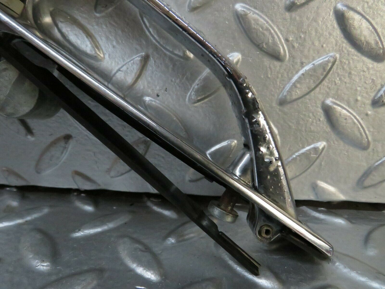 23720 Mercedes-Benz W116 350E Front Right Exterior Door Handle Key 1167600259