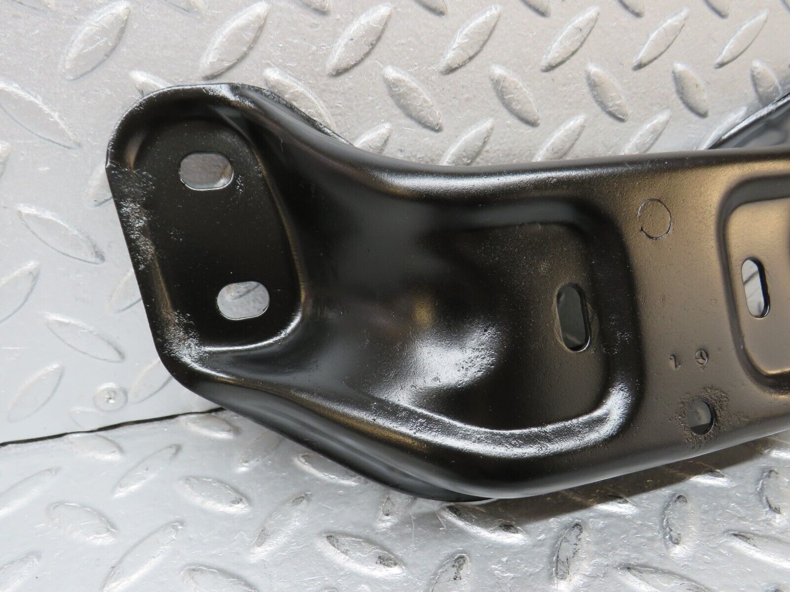 38924 Mercedes-Benz W201 190E 2.6L Gearbox Mount Bracket