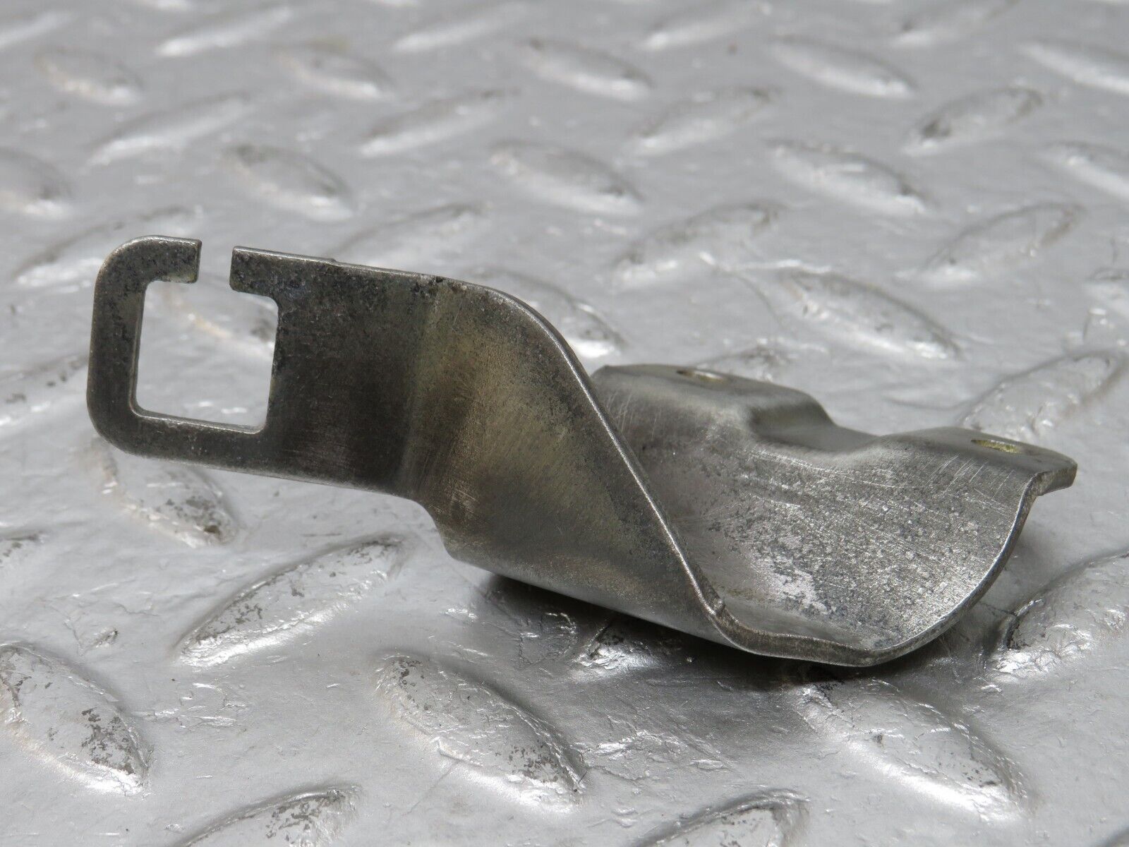 34190 Mercedes-Benz W124 260E Accelerator Cable Bracket Holder