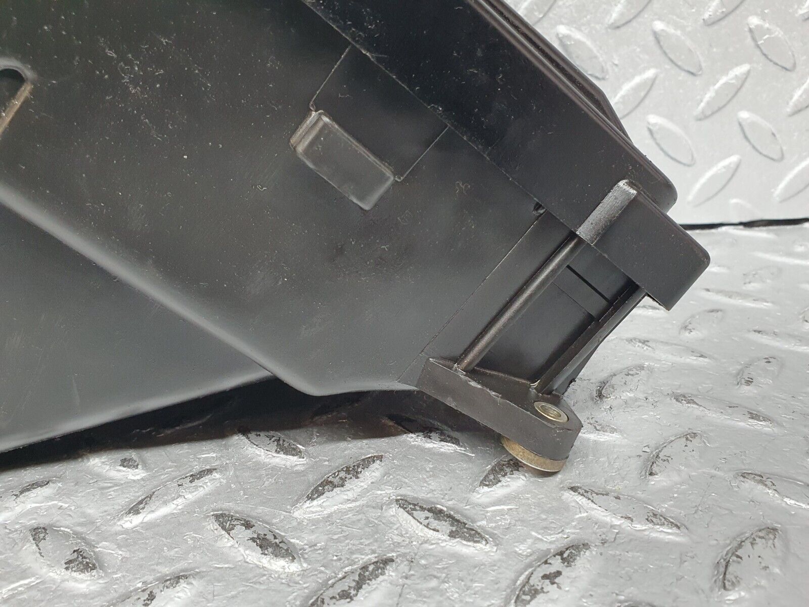 41220 Mercedes-Benz W126 300SE Fuse Box Housing 1265401650 1265400182 1265452100