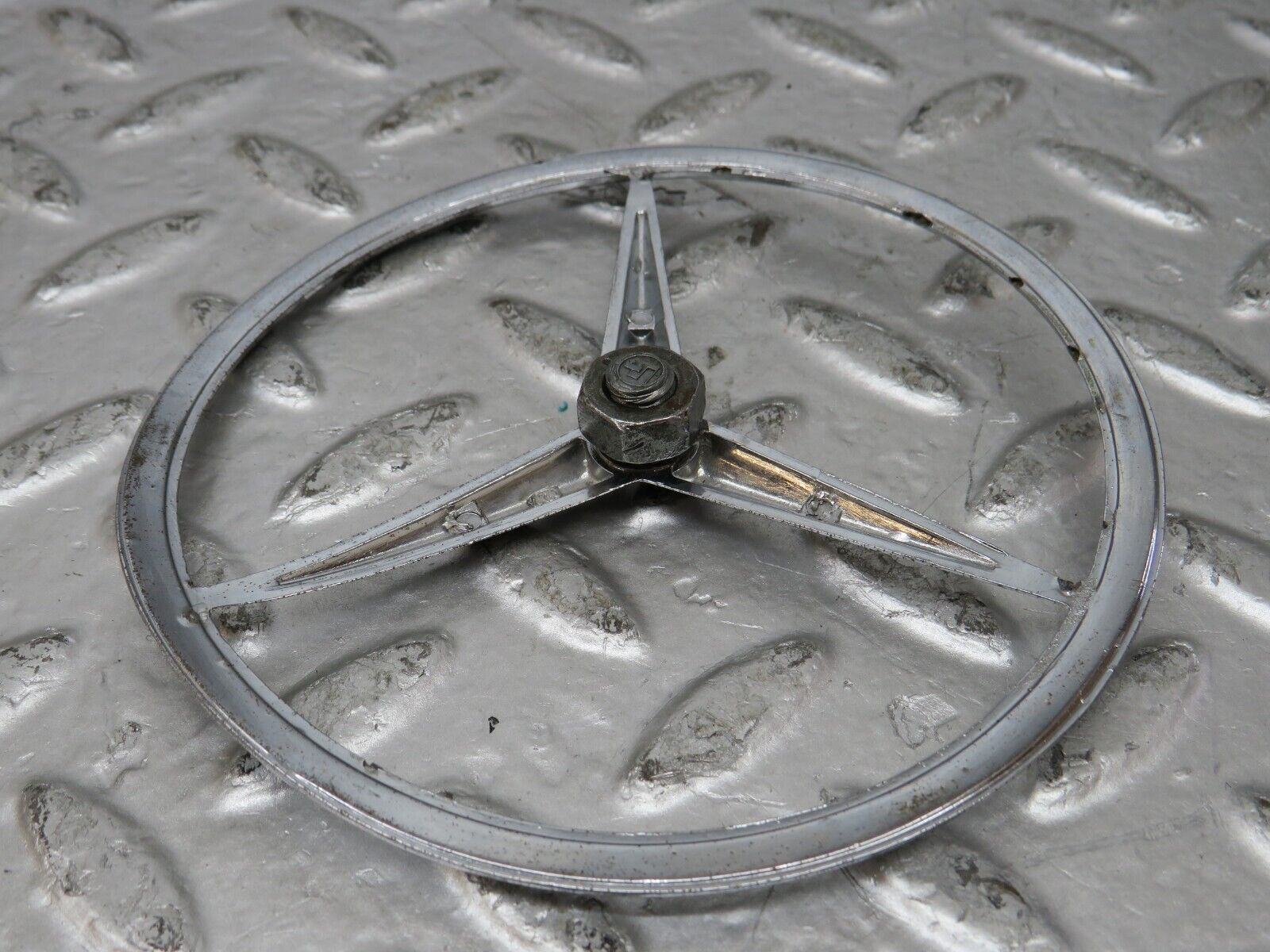 26053 Mercedes-Benz W116 450SE Trunk Badge Emblem