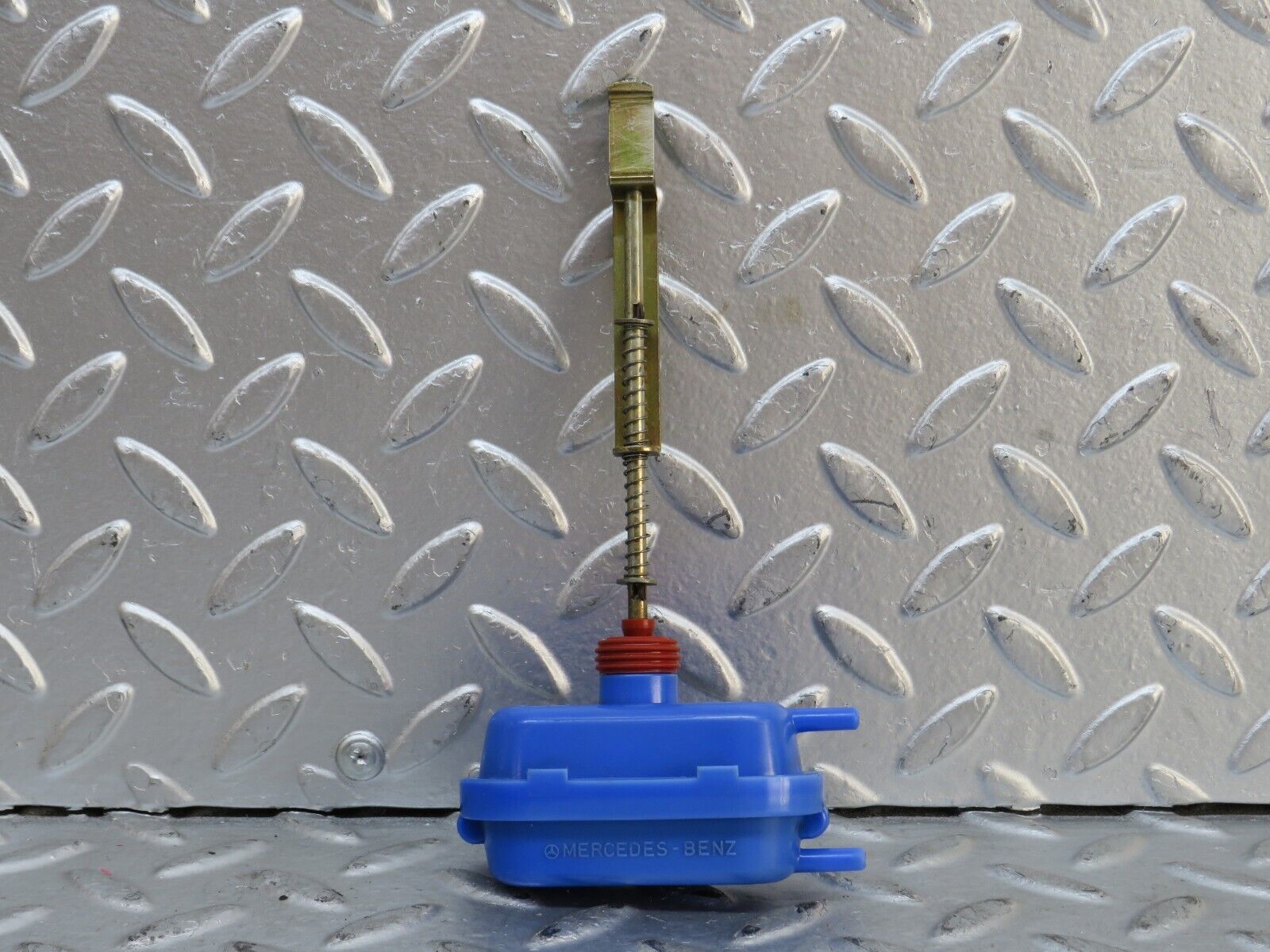 28148 Mercedes-Benz W123 280E Trunk Lock Vacuum Actuator