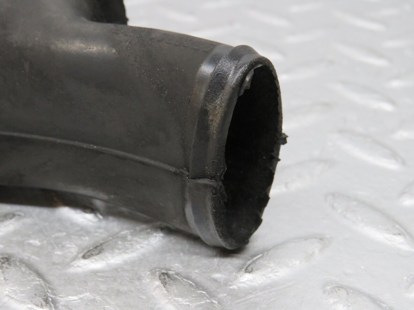 36661 Mercedes-Benz W201 190E 2.0L Heater Water Drain 2018320025