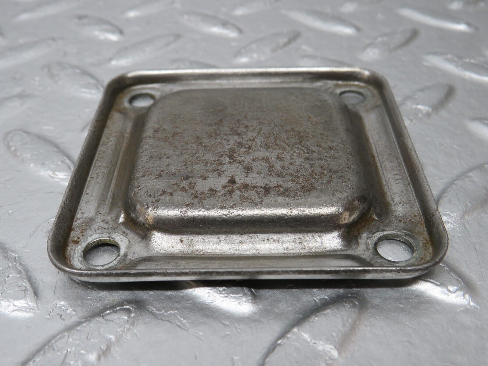 34653 Mercedes-Benz C126 380SEC Coupe Ignition Distributor Cover