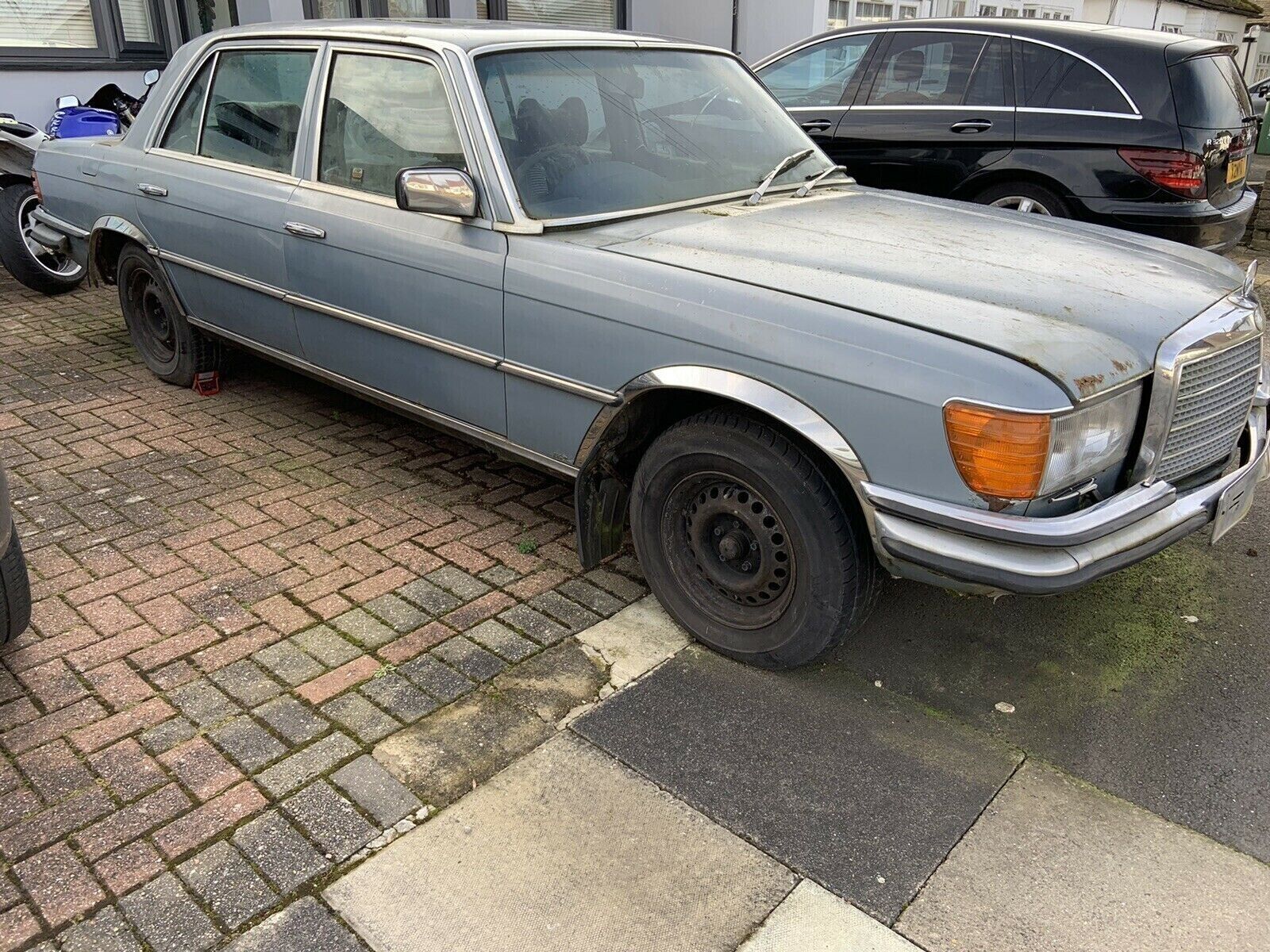 29959 Mercedes-Benz W116 450SEL Rear Seat Armrest Blue