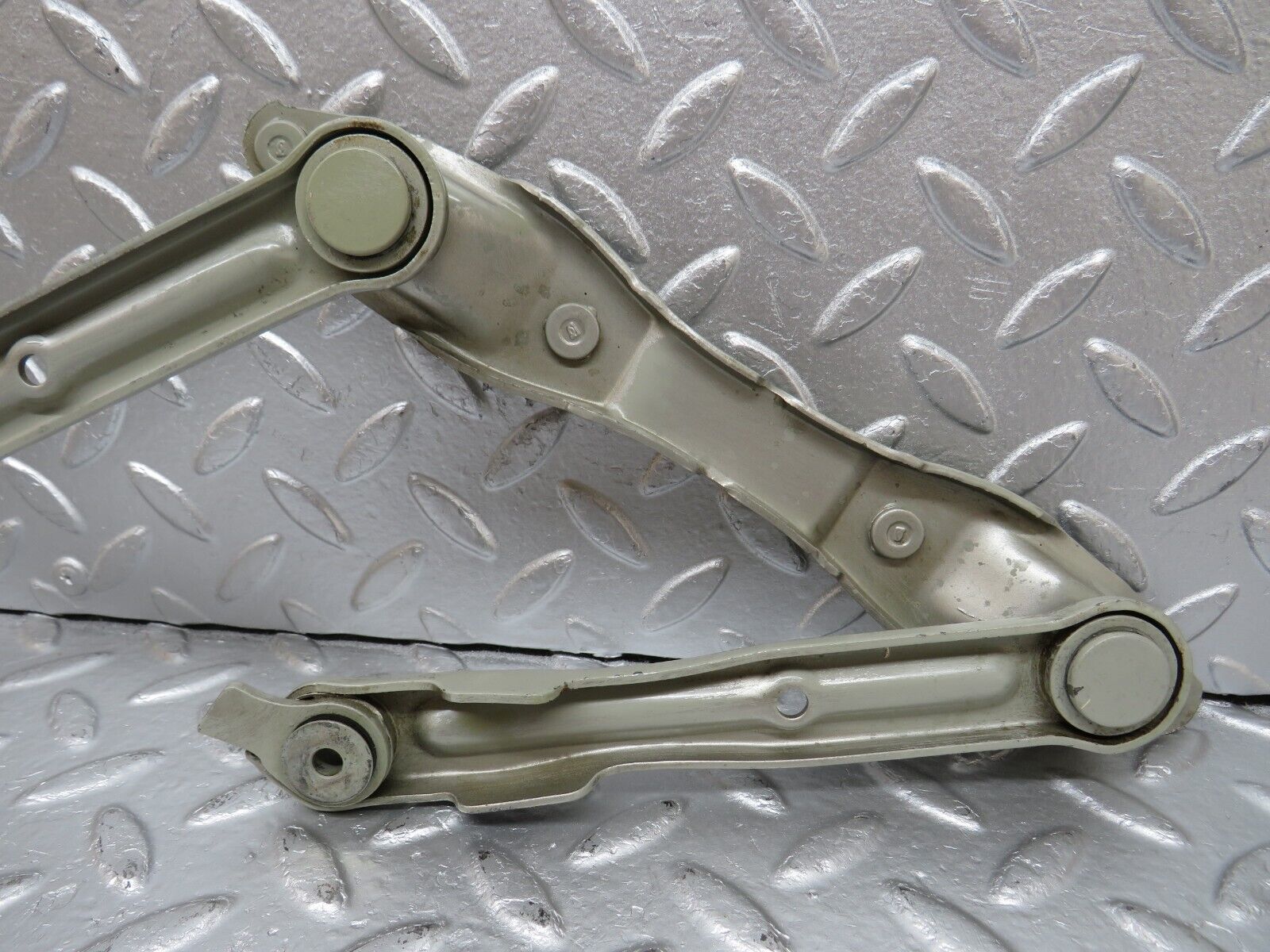 33724 Mercedes-Benz W201 190E 2.0L Bonnet Hinge Left Side