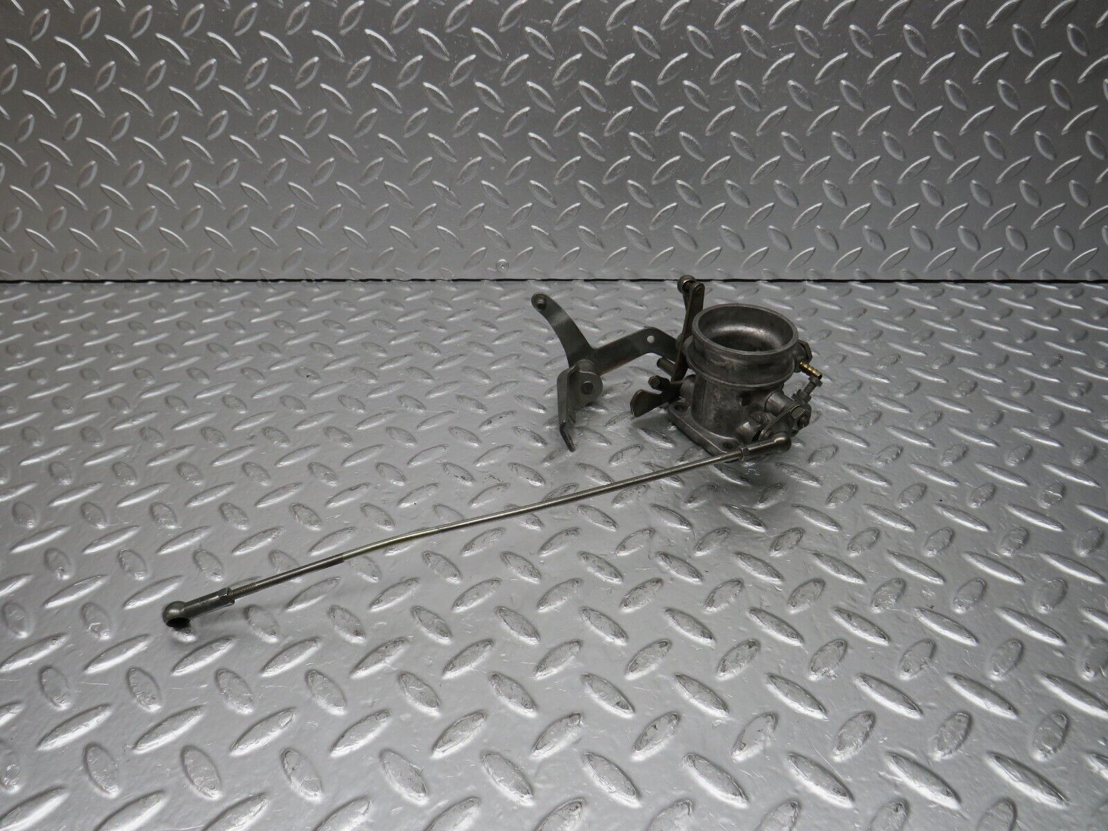 31078 Mercedes-Benz W123 200D Throttle Body Valve 6150710406