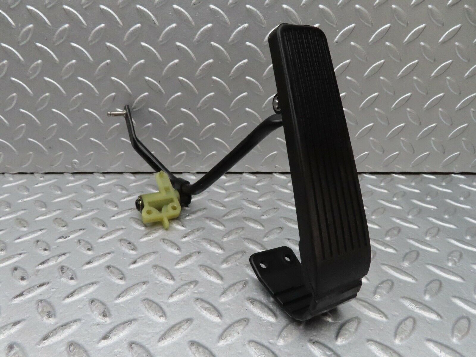 17225 Mercedes-Benz R129 300SL Coupe Accelerator Pedal With Linkage