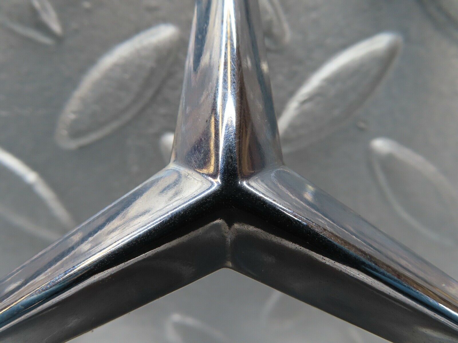 16936 Mercedes-Benz C123 280CE Coupe Trunk Boot Lid Emblem 1267580058