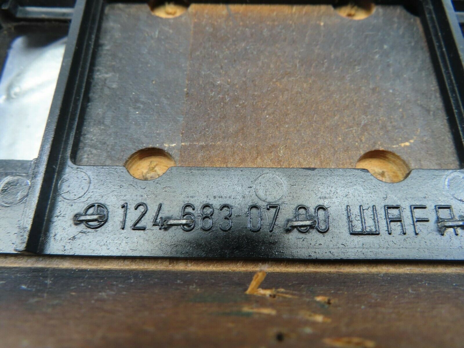 9288 Mercedes-Benz C124 300CE Coupe Centre Console Wood Panel 1246830700