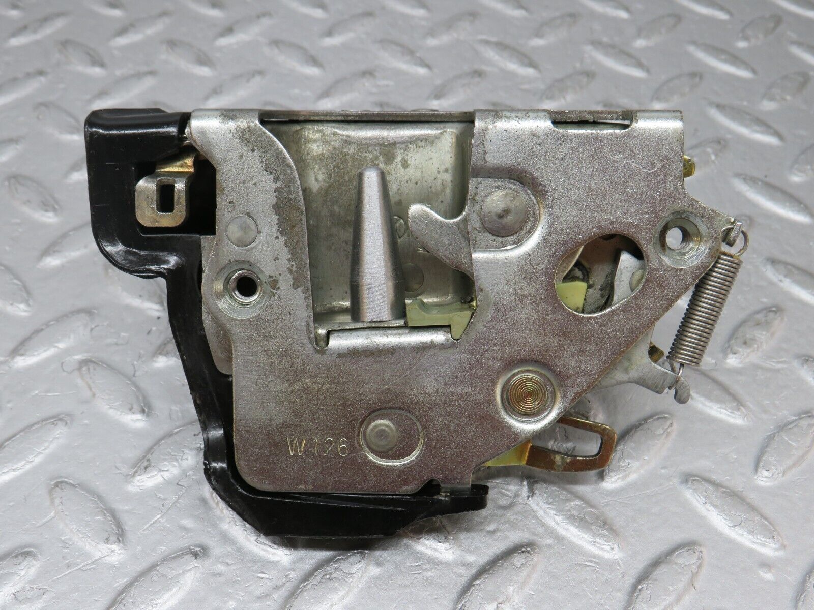 36044 Mercedes-Benz W126 420SE Rear Left Door Lock Mechanism 1237330108