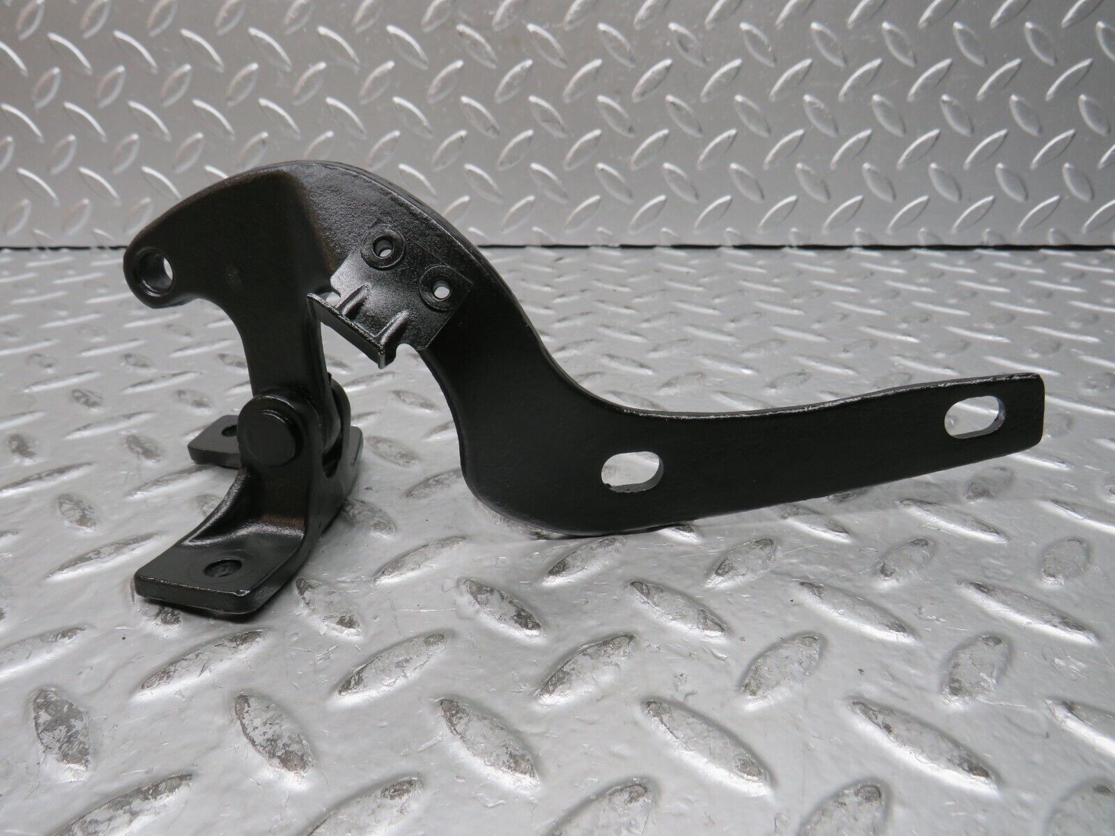 28400 Mercedes-Benz S123 240D Wagon Tailgate Hinge Right 1237400137