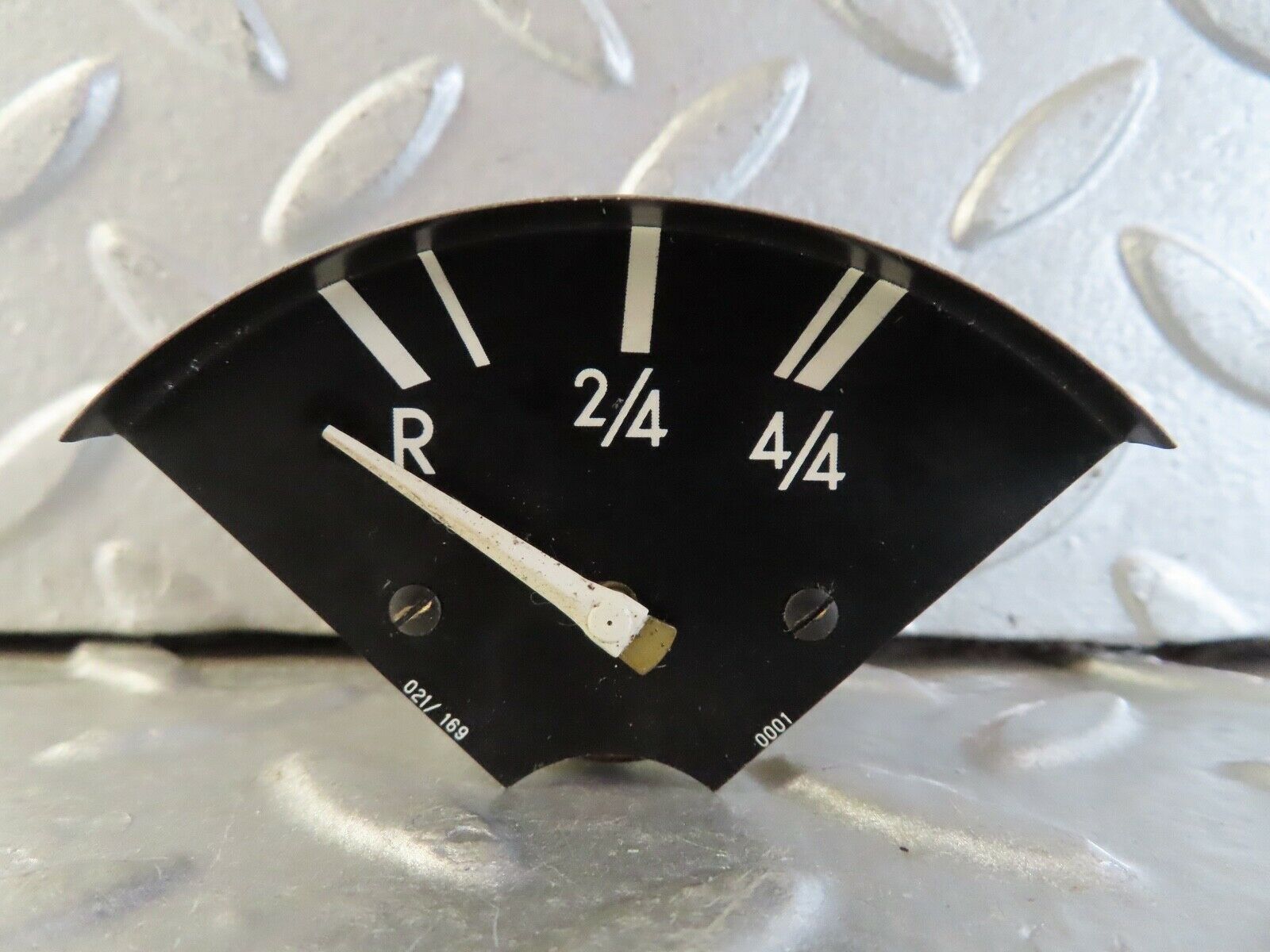 10642 Mercedes-Benz W115 Fuel Gauge